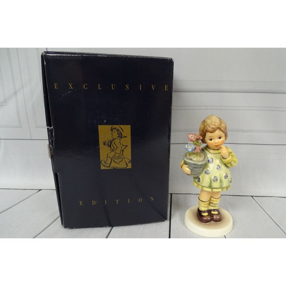 Vintage 1985 Goebel MJ Hummel Club Figurine “My Wish is Small” Hum#463/0 TMK 7